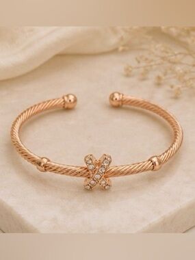 ✨Vintage Rose Gold Open Cuff Cable Bracelet w/ Crystal centre bead.✨